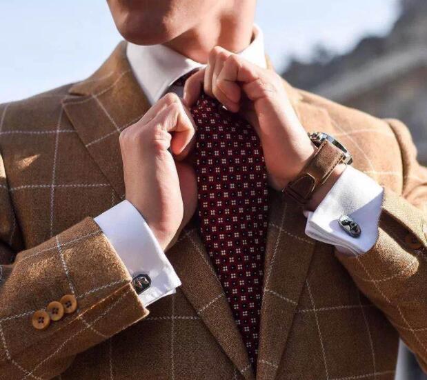 西裝的袖口一般多長(zhǎng)