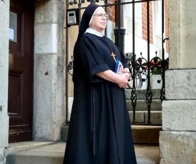 實驗室為什么要穿白大褂