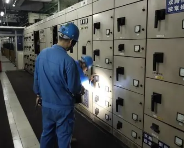 電工作業時應穿什么鞋？